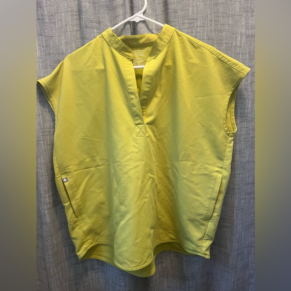FIGS LIMEADE scrub top